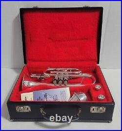 Getzen 580 Capri Series Cornet Shepherd's Crook, 2 Mouthpieces & case