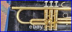 Holton T602R Trumpet Serial# 032574 With Bach Mouth Piece Brass/Gold Blue Case