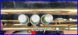 Holton T602R Trumpet Serial# 032574 With Bach Mouth Piece Brass/Gold Blue Case