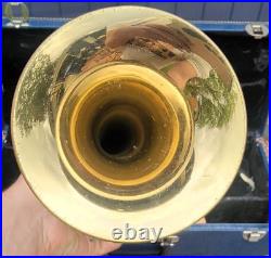 Holton T602R Trumpet Serial# 032574 With Bach Mouth Piece Brass/Gold Blue Case