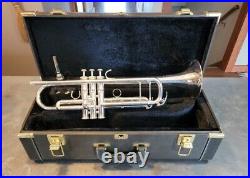 Yamaha Xeno YTR-8335 Bb Trumpet With Case, Mouthpiece, Papers