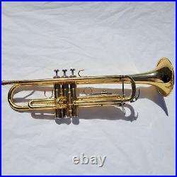 Yamaha YTR 2335 Bb Trumpet with Mouthpiece and Case Gold Brass Trumpet